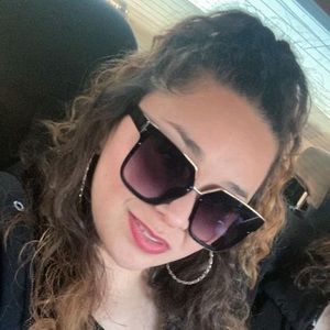 Meet your Posher, Christina